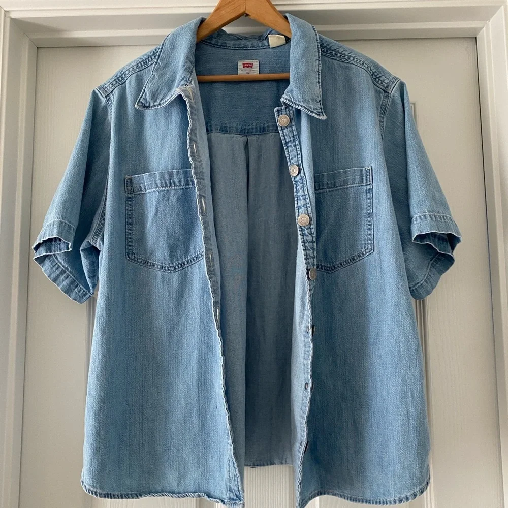 Vintage Levi’s Short Sleeve Denim Button Down - Picture 8 of 9